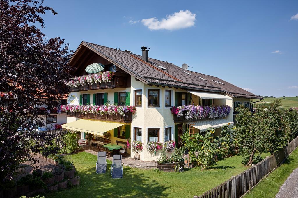 Gaestehaus Alpina Hotel Bad Kohlgrub Exterior photo